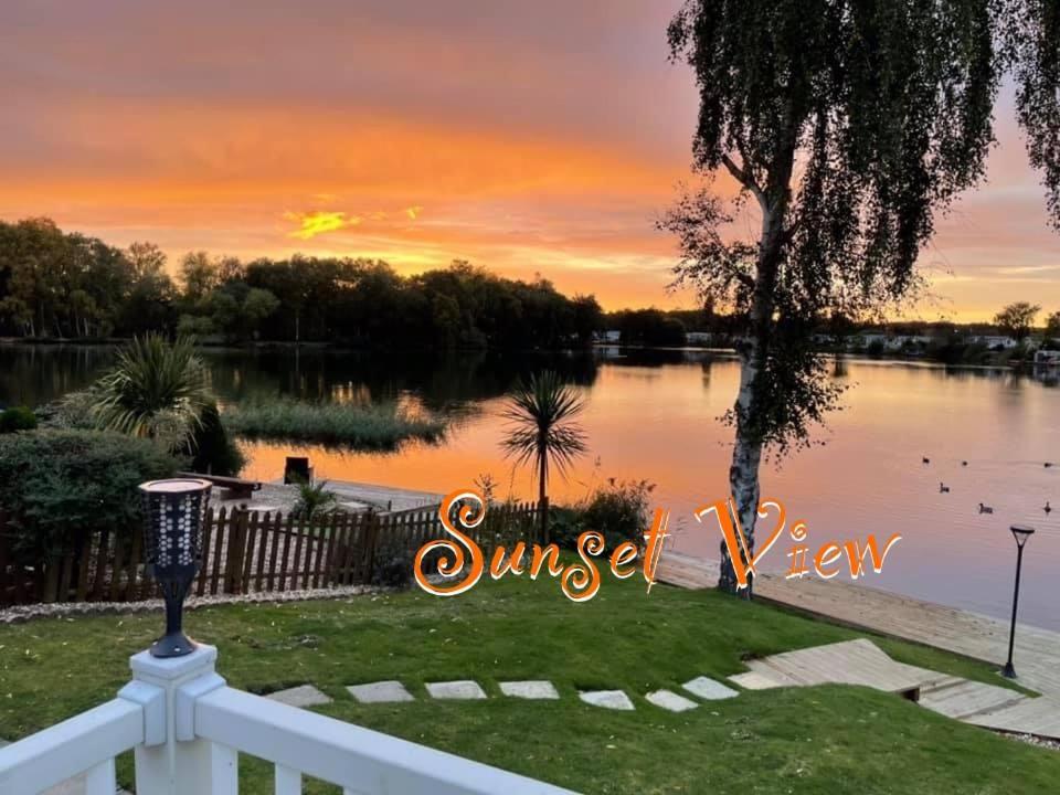 Tattershall Lakes Sunset View Caravan Lakeside, Hot Tub, Garden, Private Fishing Peg & Wifi Ngoại thất bức ảnh