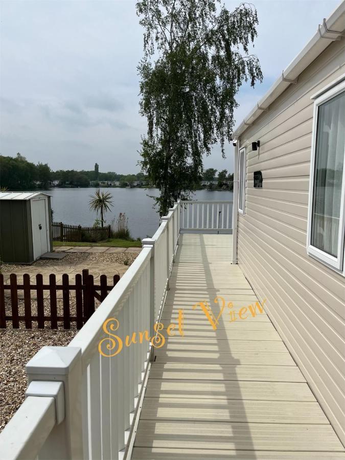 Tattershall Lakes Sunset View Caravan Lakeside, Hot Tub, Garden, Private Fishing Peg & Wifi Ngoại thất bức ảnh
