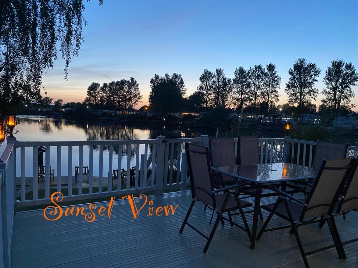 Tattershall Lakes Sunset View Caravan Lakeside, Hot Tub, Garden, Private Fishing Peg & Wifi Ngoại thất bức ảnh