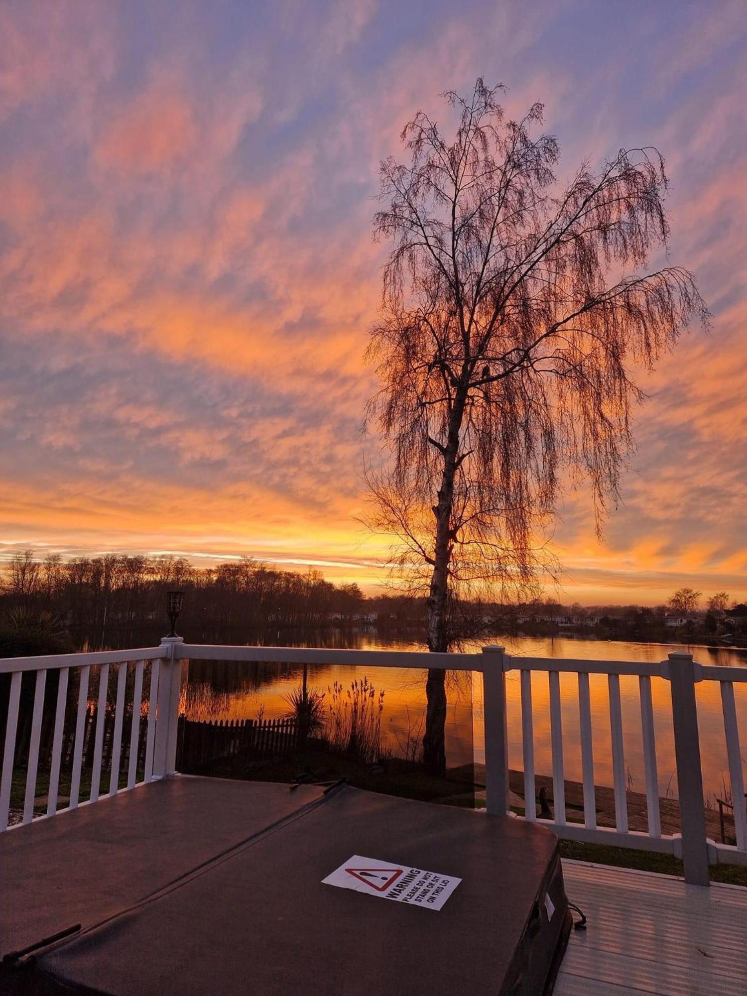 Tattershall Lakes Sunset View Caravan Lakeside, Hot Tub, Garden, Private Fishing Peg & Wifi Ngoại thất bức ảnh
