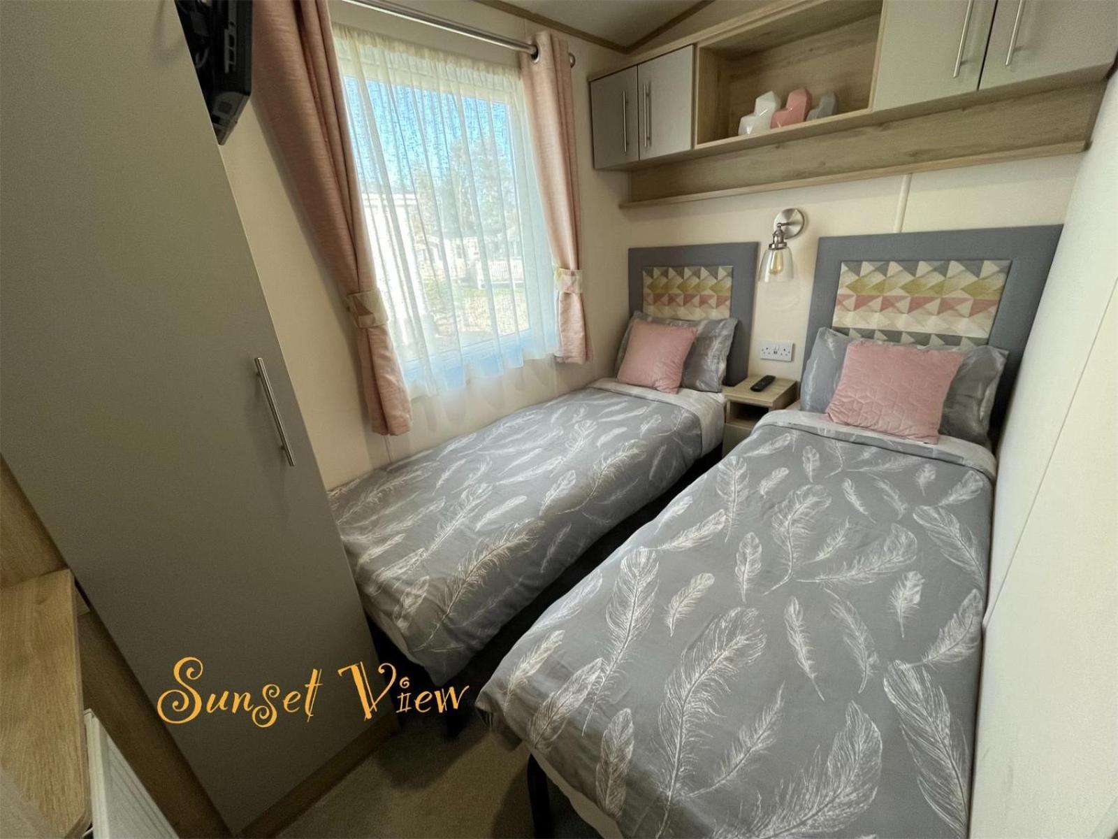 Tattershall Lakes Sunset View Caravan Lakeside, Hot Tub, Garden, Private Fishing Peg & Wifi Ngoại thất bức ảnh