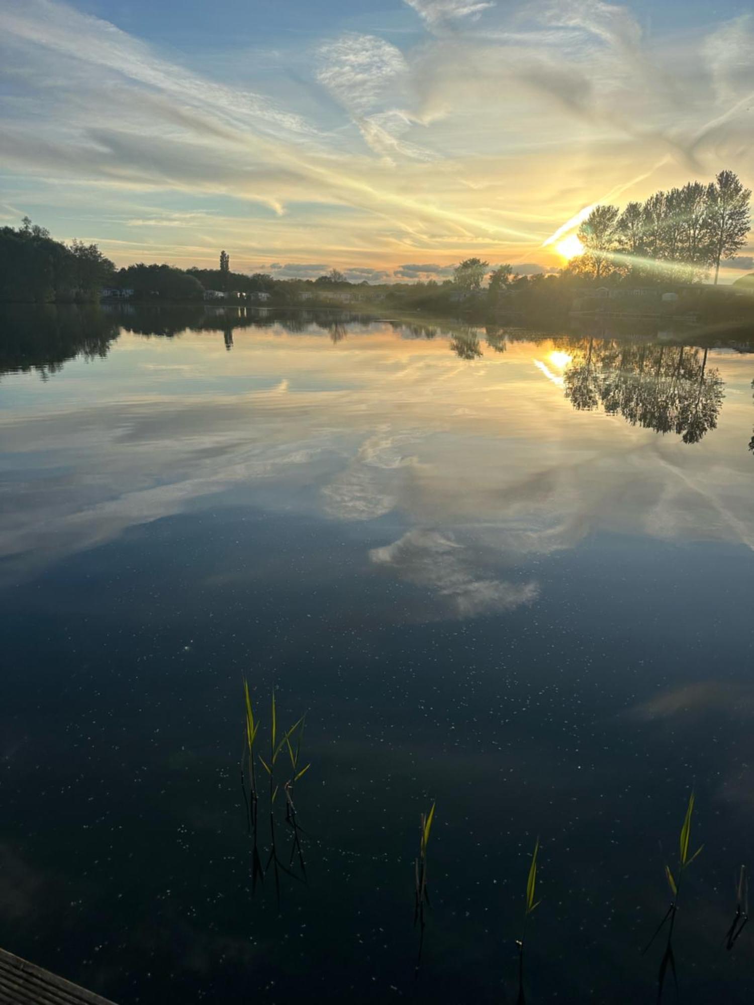 Tattershall Lakes Sunset View Caravan Lakeside, Hot Tub, Garden, Private Fishing Peg & Wifi Ngoại thất bức ảnh
