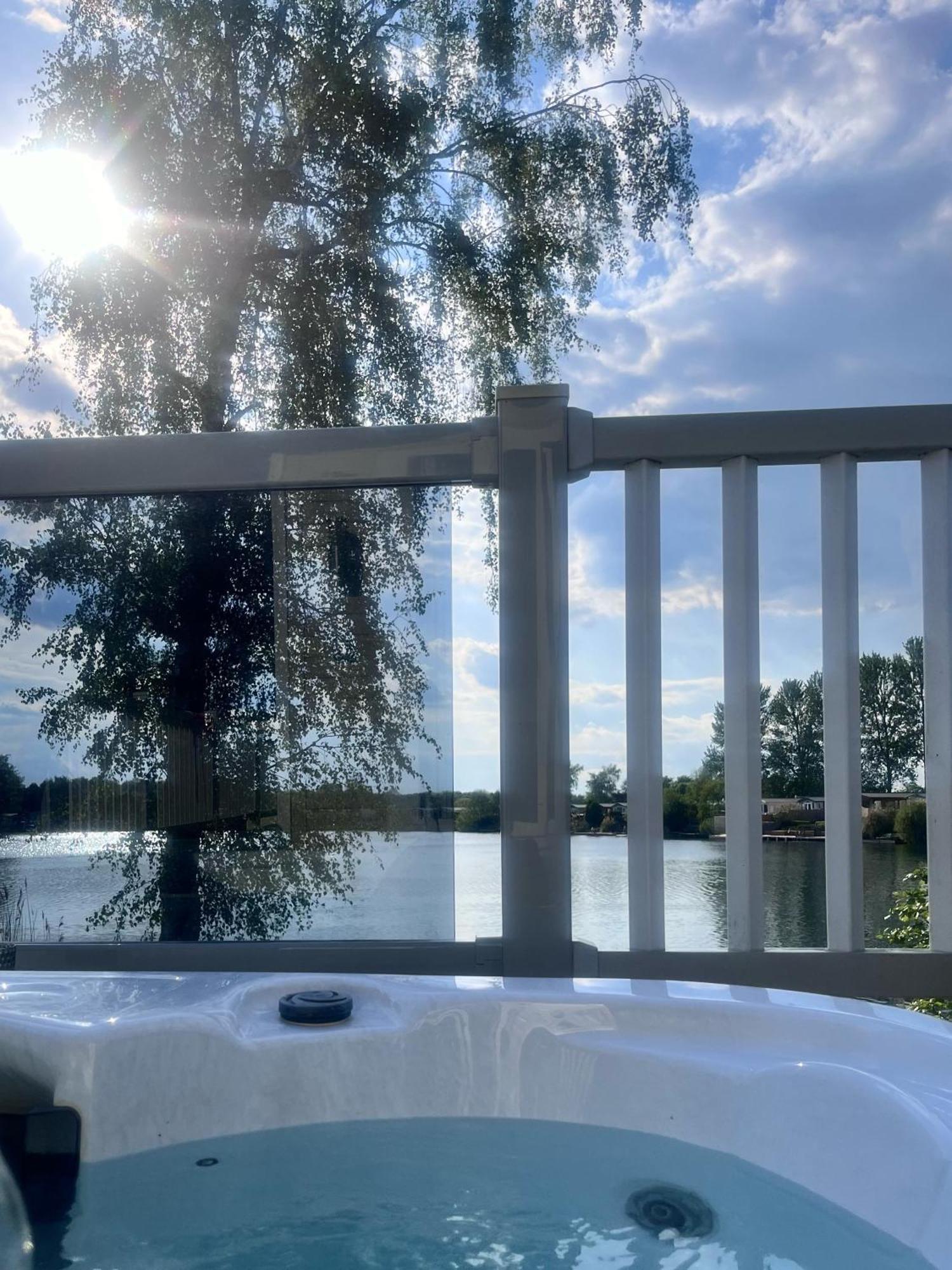 Tattershall Lakes Sunset View Caravan Lakeside, Hot Tub, Garden, Private Fishing Peg & Wifi Ngoại thất bức ảnh