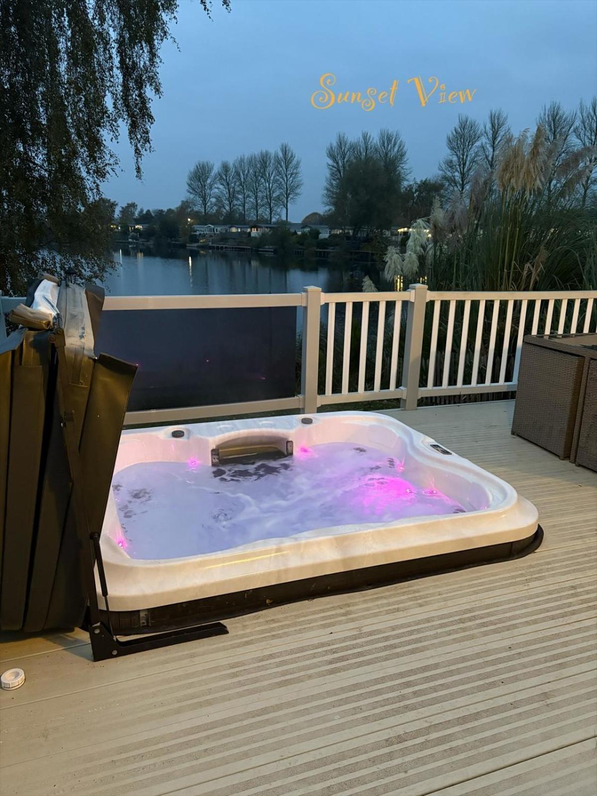 Tattershall Lakes Sunset View Caravan Lakeside, Hot Tub, Garden, Private Fishing Peg & Wifi Ngoại thất bức ảnh